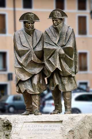 Monumento ai Carabinieri, Schio - Foto di Guido Rampon [Licenza CC-BY-SA 3.0]