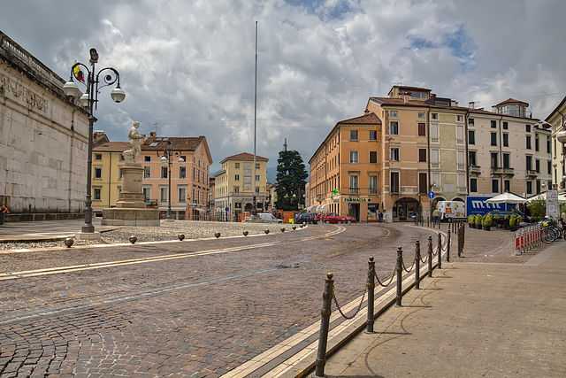 Piazza Alessandro Rossi, Schio - Foto di Puscas Vadim [Licenza CC-BY-SA 3.0]