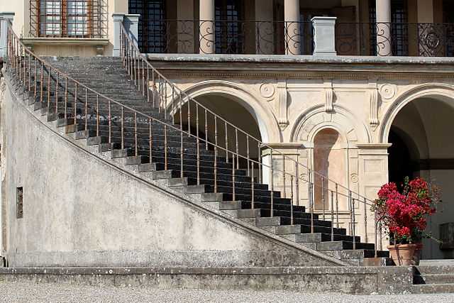 Villa medicea a Poggio Caiano - Foto di Alberto Baldaccini [Licenza CC-BY-SA 3.0 con vincolo MiBAC] 