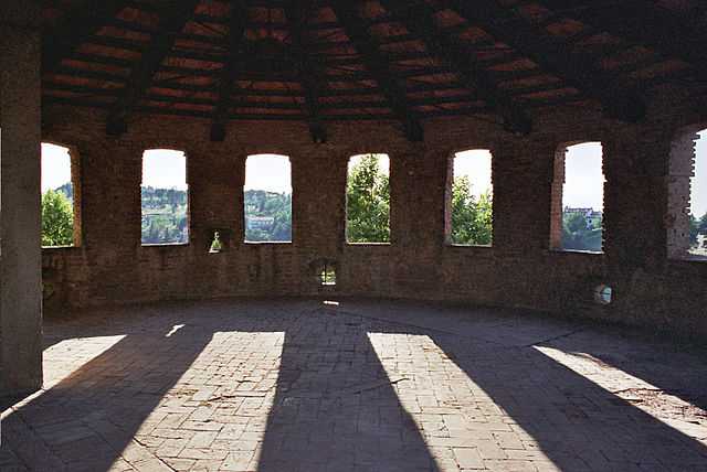 Rocca di Dozza (BO) - Foto di Daniele Paradisi [Licenza CC-BY-SA 3.0 con vincolo MiBAC]