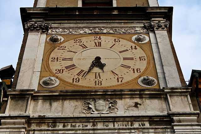 Torre dell'Orologio del Palazzo Comunale di Modena - Foto di Makuto72 [Licenza CC-BY-SA 3.0]