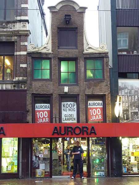 La foto prima classificata dell'edizione 2010: Vijzelstraat N° 31, Amsterdam. CC-BY-SA Rudolphous