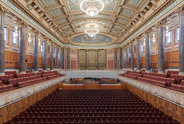 Friedrich-von-Thiersch-Saal, Kurhaus Wiesbaden, (Germania) - Foto di Martin Kraft [Licenza CC-BY-SA 3.0] - 5° classificato Wiki Loves Monuments 2013