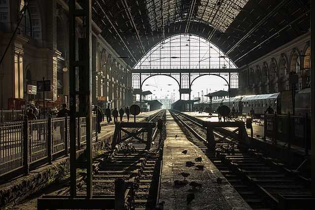 Stazione ferroviaria di Keleti a Budapest (Ungheria) - Foto di Németh Tibor [Licenza CC-BY-SA 3.0] - 6° classificato Wiki Loves Monuments 2013