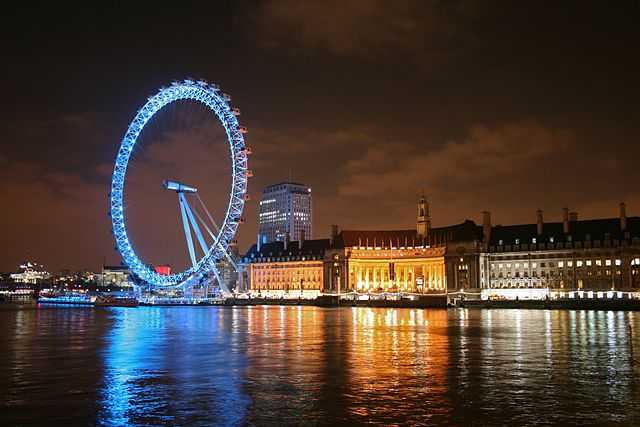 640px-London_Eye_at_night_2