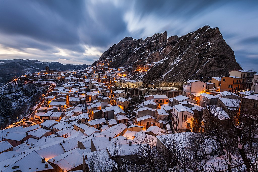 Pietrapertosa in bianco – di Teodoro Corbo