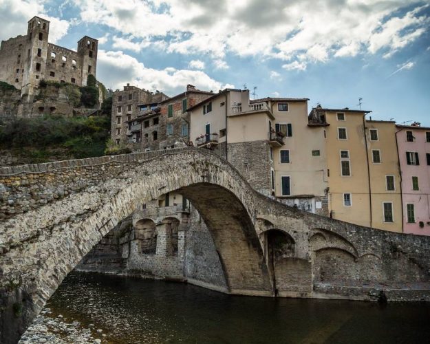 liguria veduta dolceacqua