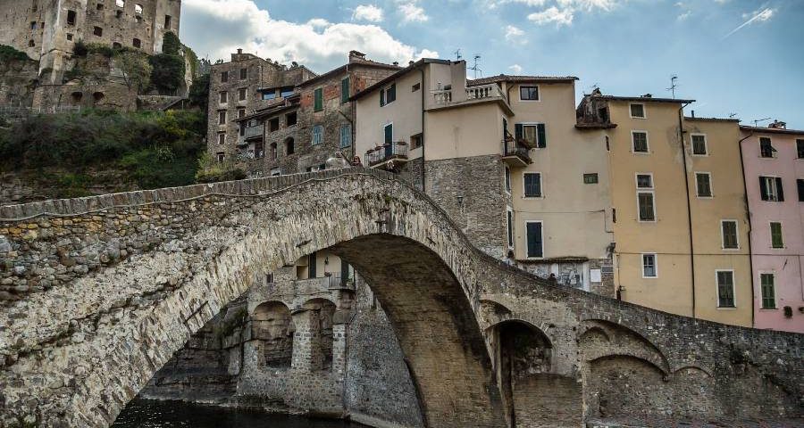 liguria veduta dolceacqua